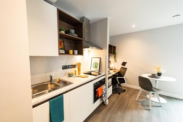 1 bed studio, Nelson Street, Holylands, Belfast, BT151BH - Image 4